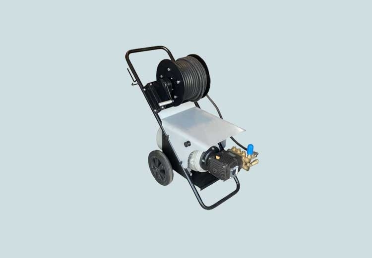 مزيت استفاده از دستگاه كارواش يا واترجت صنعتی در دامداری ها